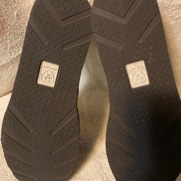 Ariat Floral Embossed Leather Floral Cruiser - Picture 3 of 5